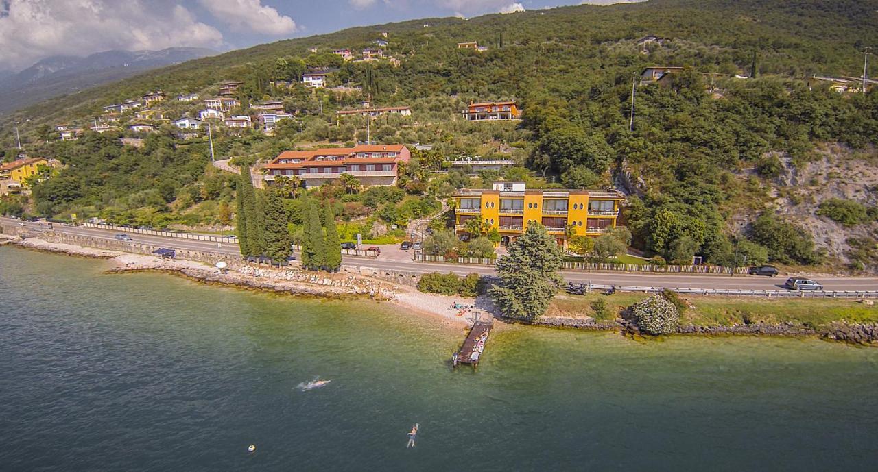 Residence Castelli Бренцоне-суль-Гарда Екстер'єр фото