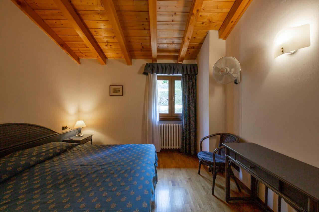 Residence Castelli Бренцоне-суль-Гарда Екстер'єр фото