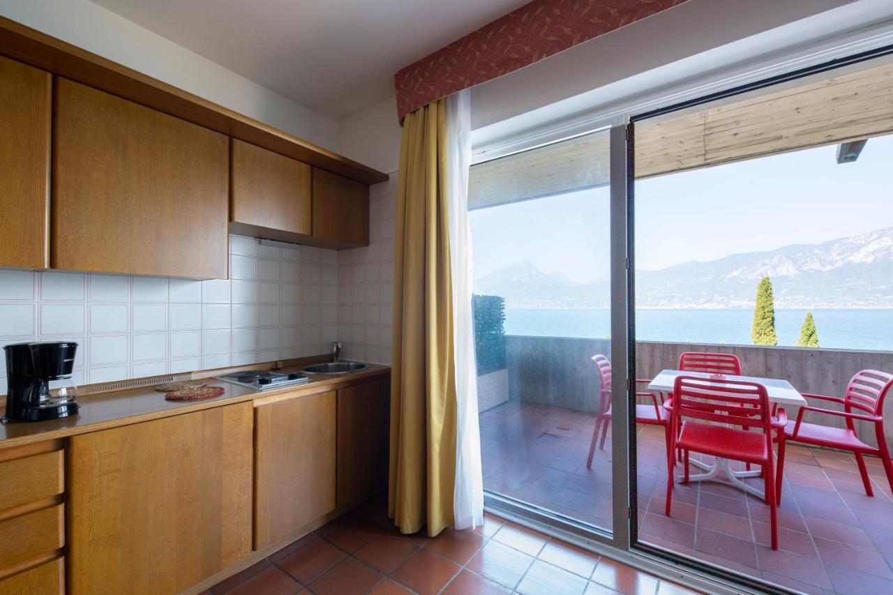 Residence Castelli Бренцоне-суль-Гарда Екстер'єр фото