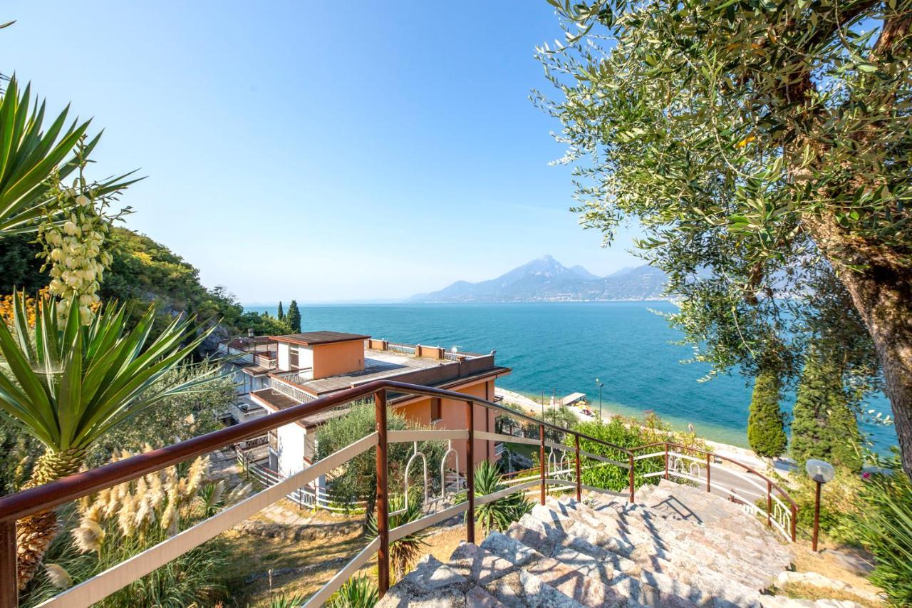 Residence Castelli Бренцоне-суль-Гарда Екстер'єр фото
