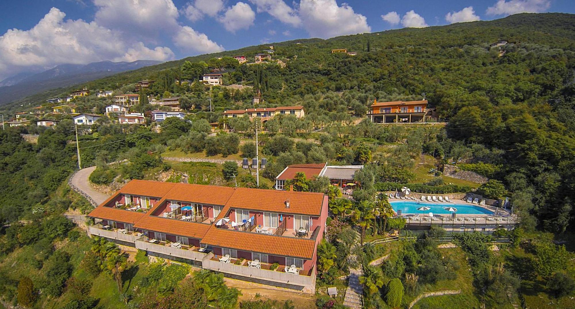 Residence Castelli Бренцоне-суль-Гарда Екстер'єр фото